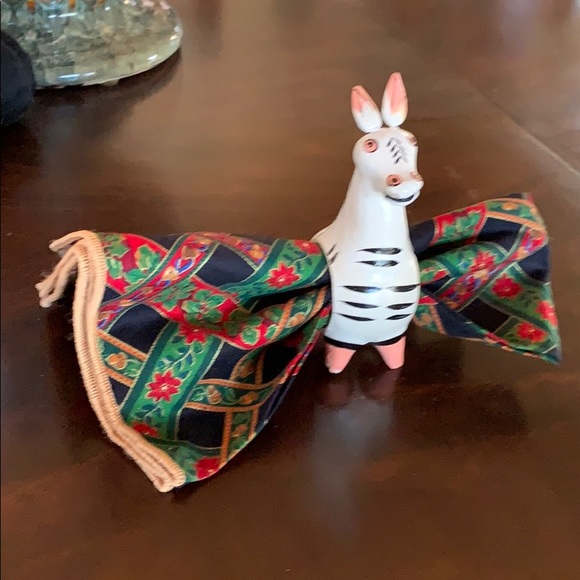 Pier One wooden animal napkin rings - Picture 9 of 9